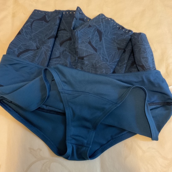Athleta running shorts, size small - Picture 4 of 6